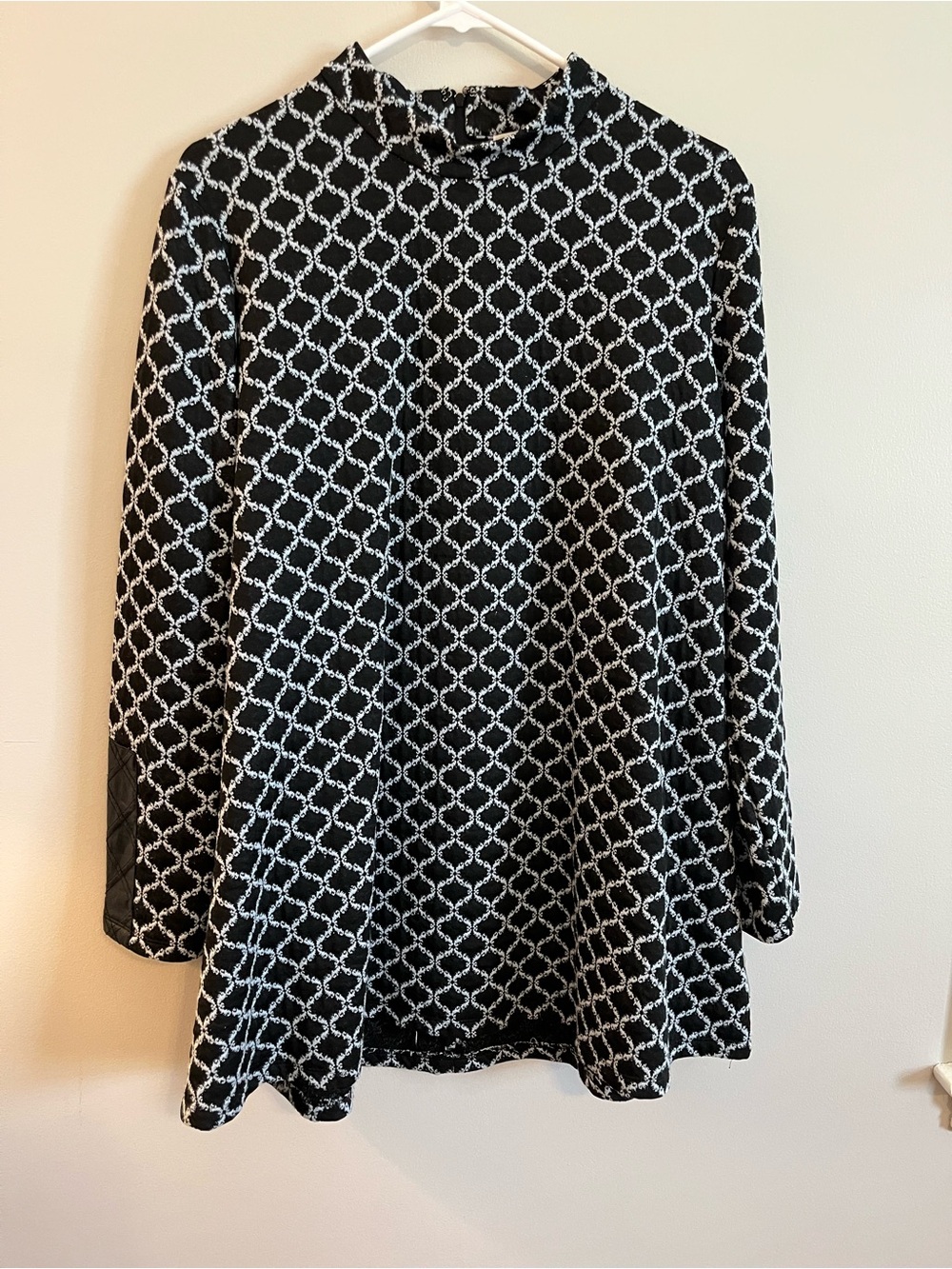 Tyler Roe Black & White Chain-Print A-Line Shirt